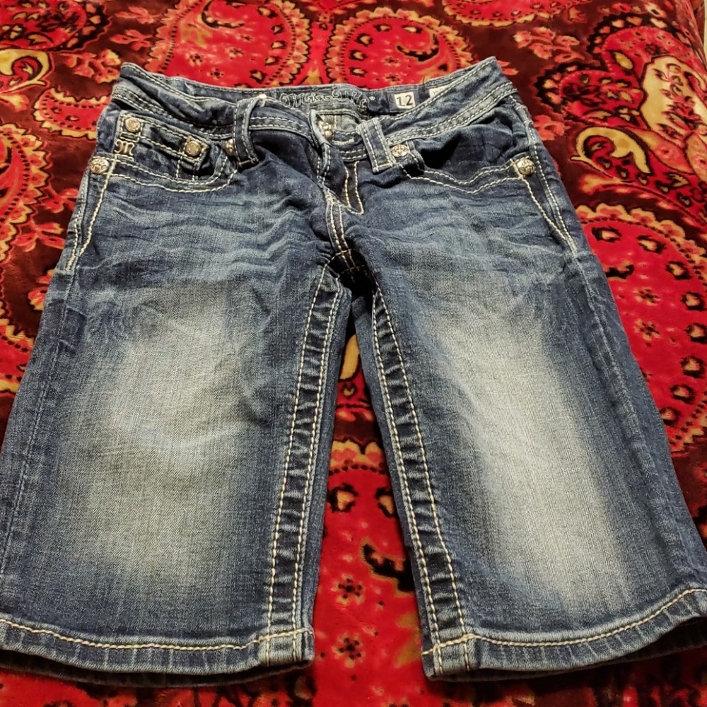 Very very cute Bermuda miss me shorts